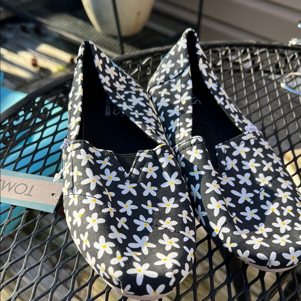 Toms Black and White Daisy Slip-Ons